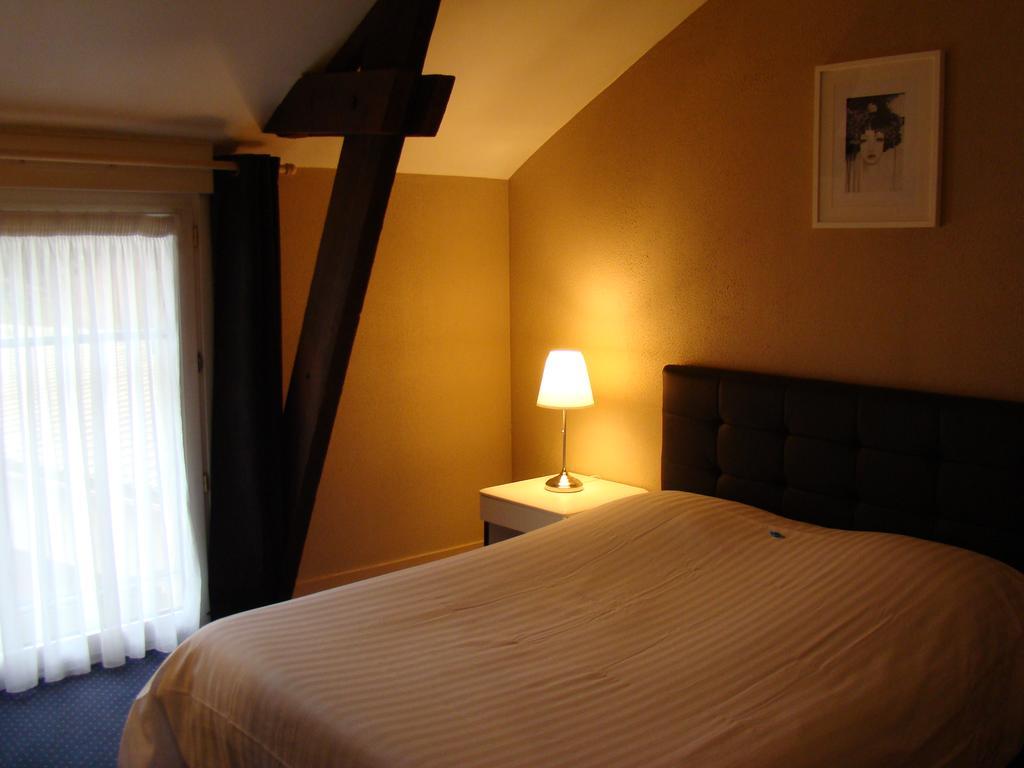 Hotel Restaurant - La Ferme De Vaux Creil Exteriör bild